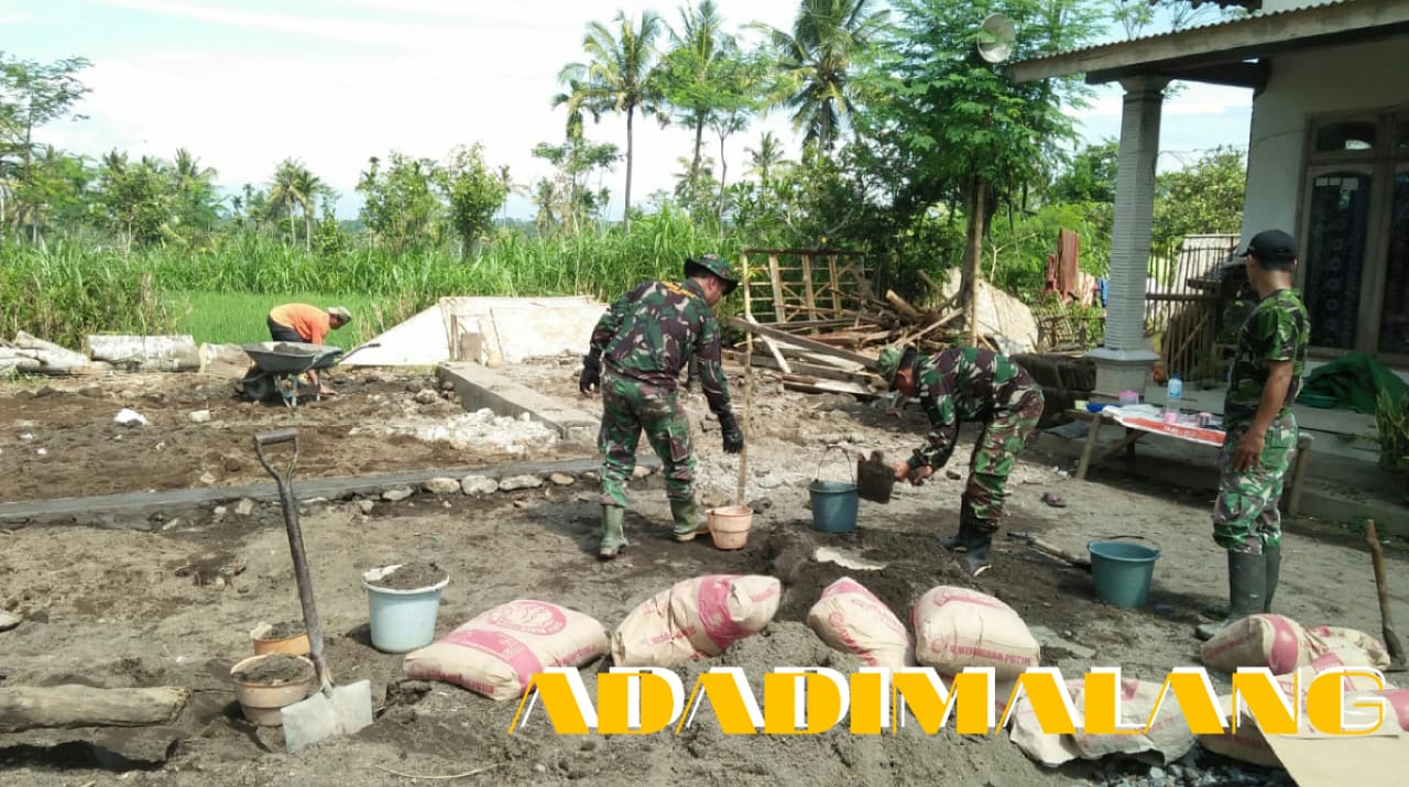 Bersama warga, Personil TNI Membangun Mushola
