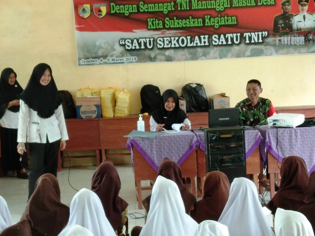 Kodim 0824 Jember Sosialisasikan Bahaya Narkotika dan HIV/AIDS Kepada Pelajar SMP