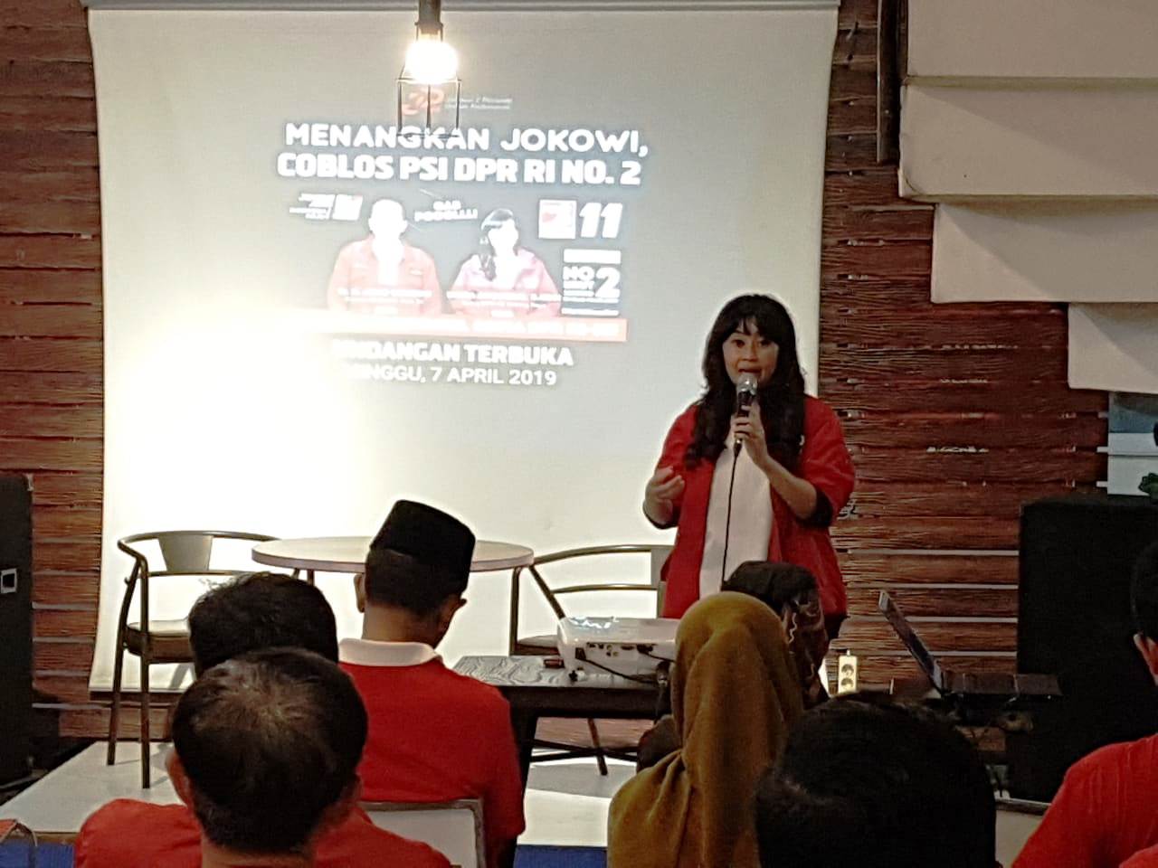 Sofia Ambarini Ajak Masyarakat Berperan Aktif Dengan Bekerja Konkrit