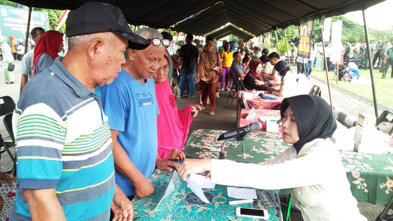 Persit KCK Berbagi Kasih Melalui Pengobatan Gratis