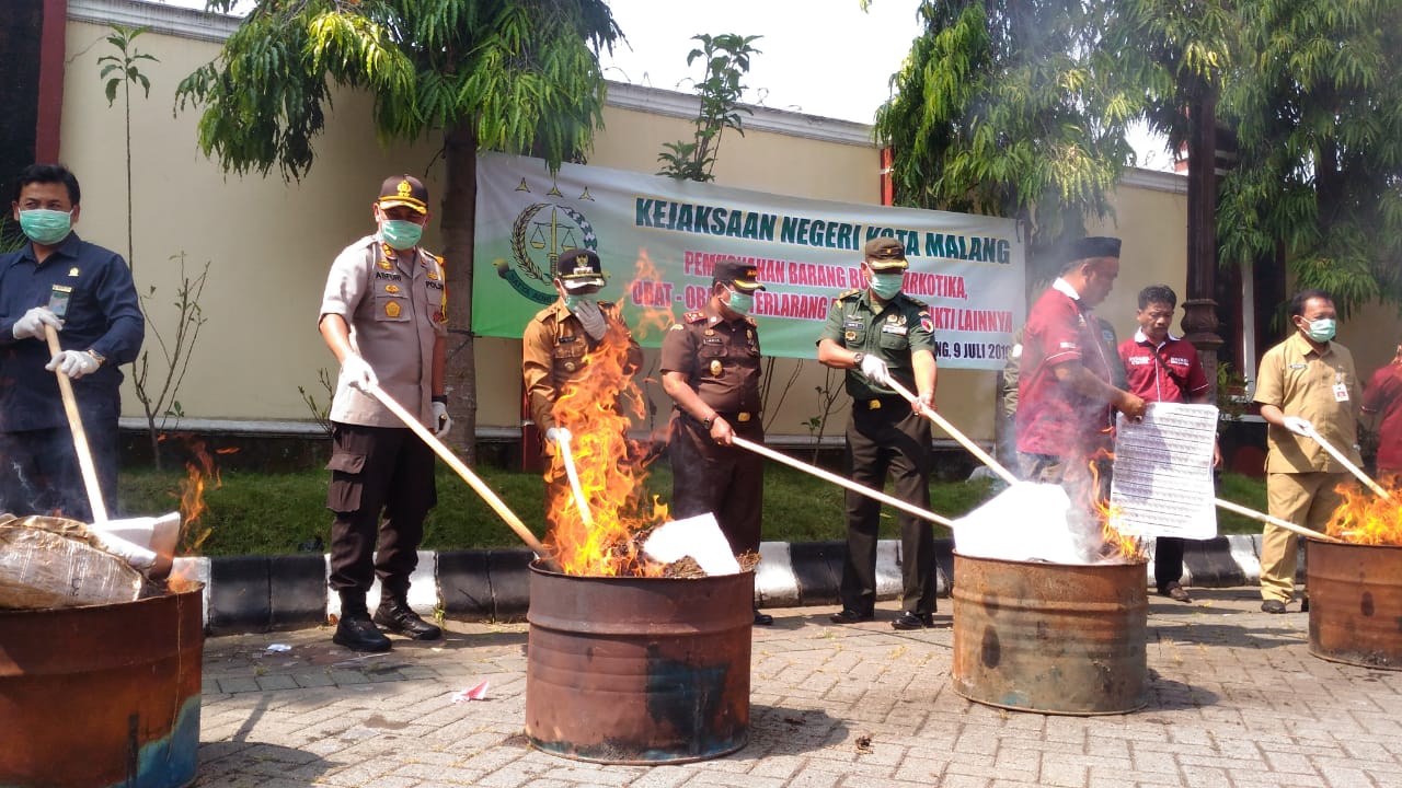 Kasdim 0833 Hadiri Pemusnahan BB Narkotika dan Obat Terlarang