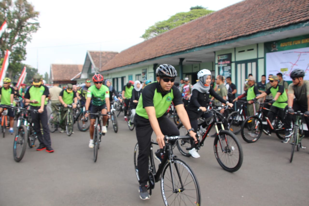 Danrem 083 Baladhika Jaya Ikut Gowes Dalam Rangka Memperingati HUT Ke 47 Rindam V Brawijaya