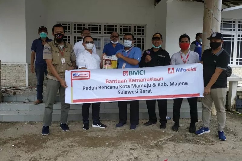 Tim Alfamart dan Alfamidi Terjun Ke Lokasi Bencana Di Sulbar