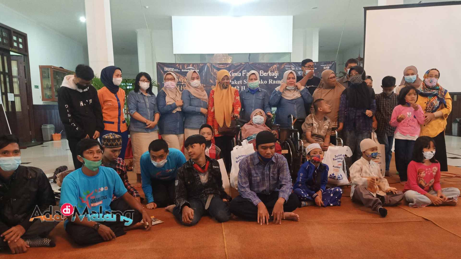 Peduli Penyandang Disabilitas, Apotek Kimia Farma Malang Salurkan CSR