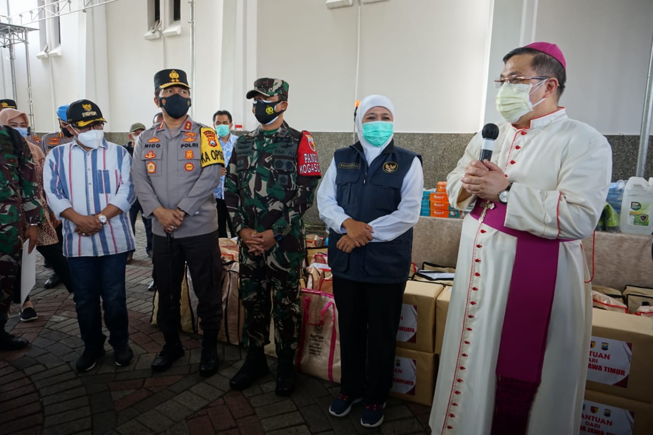 Gubernur Jatim Kunjungi Gereja Katedral Di Kota Malang