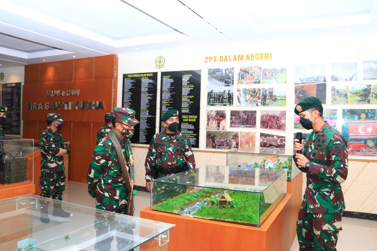 Pangdivif 2 Kostrad Terima Kunjungan Kerja Wakasad di Madivif 2 Kostrad