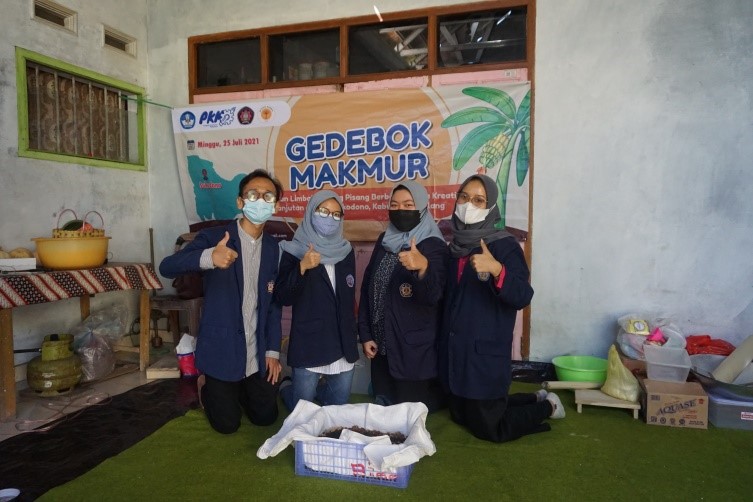 Gedebok Makmur, Pemanfaatan Limbah Batang Pisang Di Desa Sukodono
