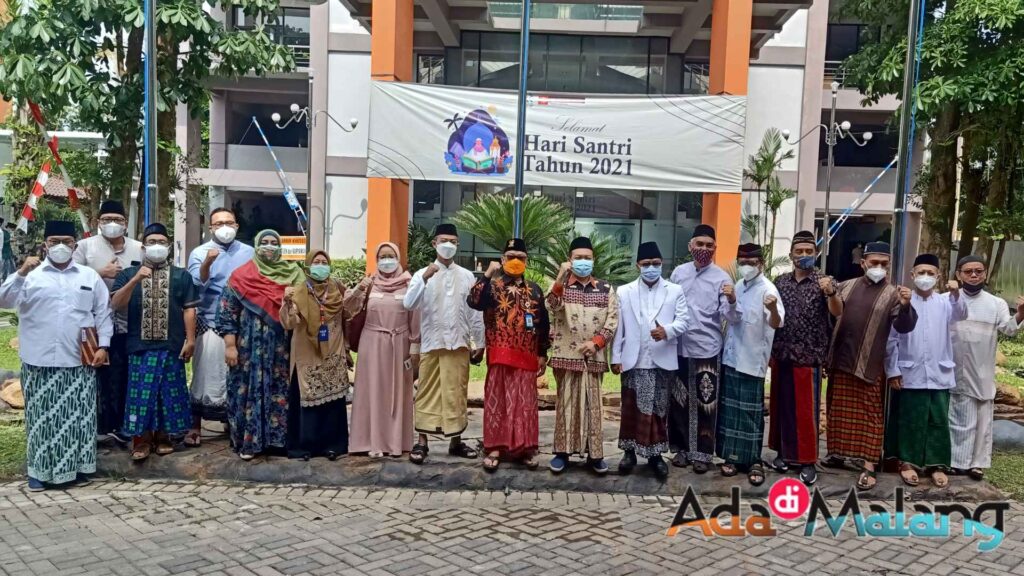 Sivitas Akademika FISIP UB usai melaksanakan Upacara Peringatan Hari Santri tahun 2021 (Foto : Agus Yuwono I AdaDiMalang.com) 