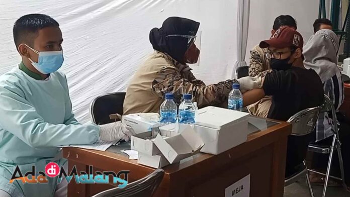 Pelaksanaan Vaksinasi Di Kampus Institut ASIA Malang (Foto : Agus Yuwono I AdaDiMalang)
