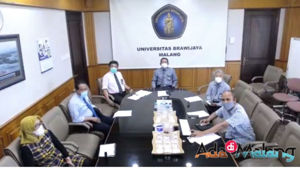 Rektor dan Wakil Rektor UB saat memberikan keterangan tentang Status Universitas Brawijaya yang resmi berubah menjadi PTN BH.