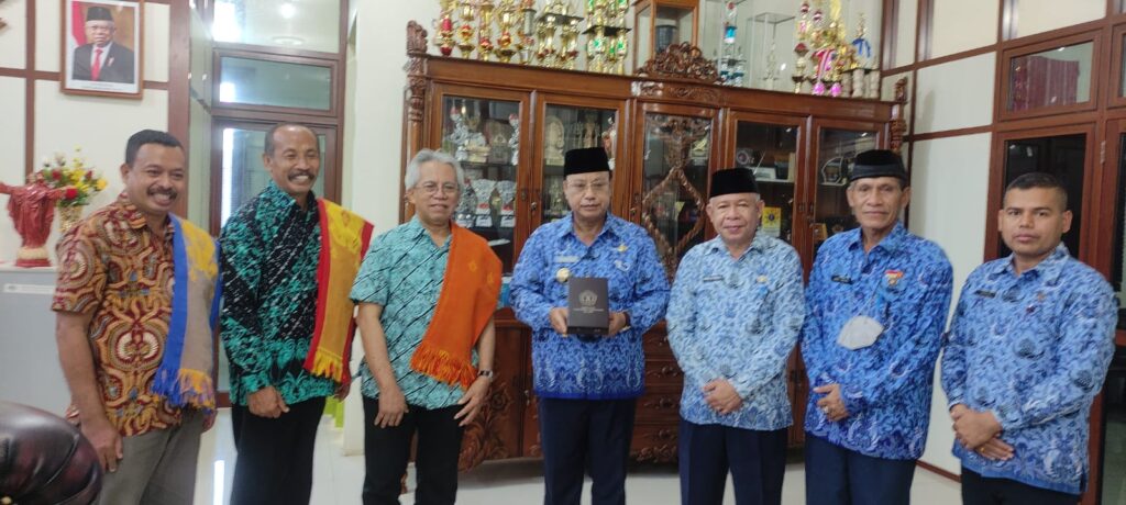 Audiensi Rektor Unitri Malang bersama rombongan ke Bupati Sumba Barat
