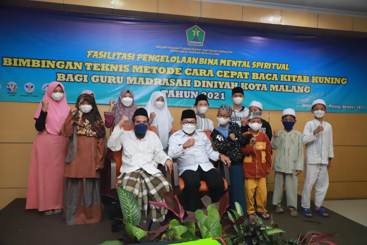Wali Kota Sutiaji Masifkan Gerakan Baca Kitab Kuning