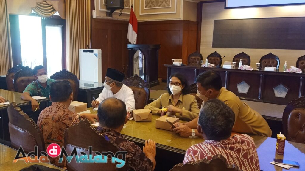 Bakesbangpol Kota Malang berkordinasi dengan FKUB Kota Malang terkait persiapan pengamanan saat Natal 2021 dan tahun Baru 2022 (Foto : Agus Yuwono ~ AdaDiMalang.com)