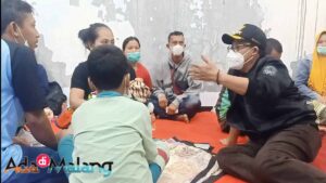 Wali Kota Malang Drs H. Sutiaji meninjau lokasi pengungsian di RT 2 RW 9 Jatimulyo (Foto : Agus Y I AdaDIMalang)