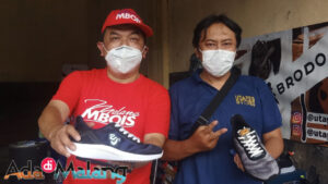 Brand Sepatu Lokal 'Utapes Store' alias 'US' mulai menjadi pilihan sepatu berkualitas dengan harga terjangkau (Foto : Agus Yuwono ~ AdaDiMalang.com)