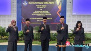 Direktur Polinema Supriatna Adhisuwignjo, ST., MT., bersama Empat pembantu Direktur Polinema yang baru dilantik