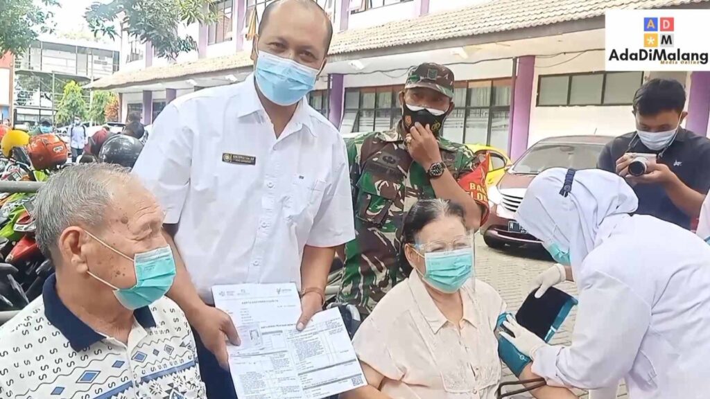 Lansia atau Penyandang disbilitas mendapat prioritas untuk dilayani (Foto : Agus Y ~ AdaDiMalang.com)