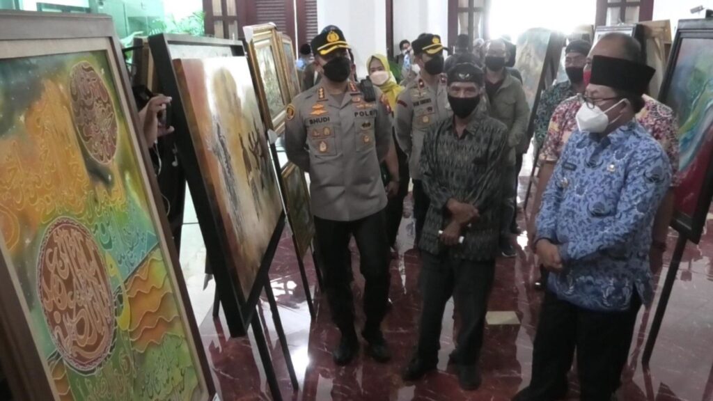 Wali Kota Malang meninjau Pameran Lukisan Di Gedung DPRD Kota Malang