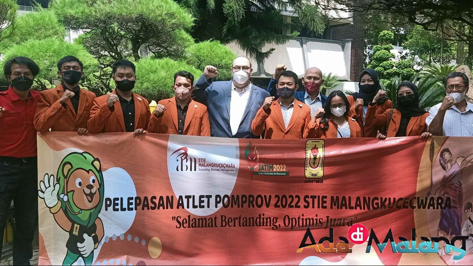 STIE Malangkucecwara melepas mahasiswanya sebagai atlet POMPROV Jatim (Foto : Agus Yuwono ~ AdaDiMalang.com)