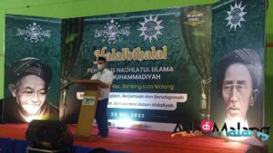 Camat Blimbing Kota Malang, Aryadi Wardoyo menyampaikan sambutan dalam acara Halal Bihalal Pengurus NU dan Muhammadiyah di Kelurahan Arjosari Kota Malang malam ini (Foto : Agus Y ~ AdadiMalang.com)