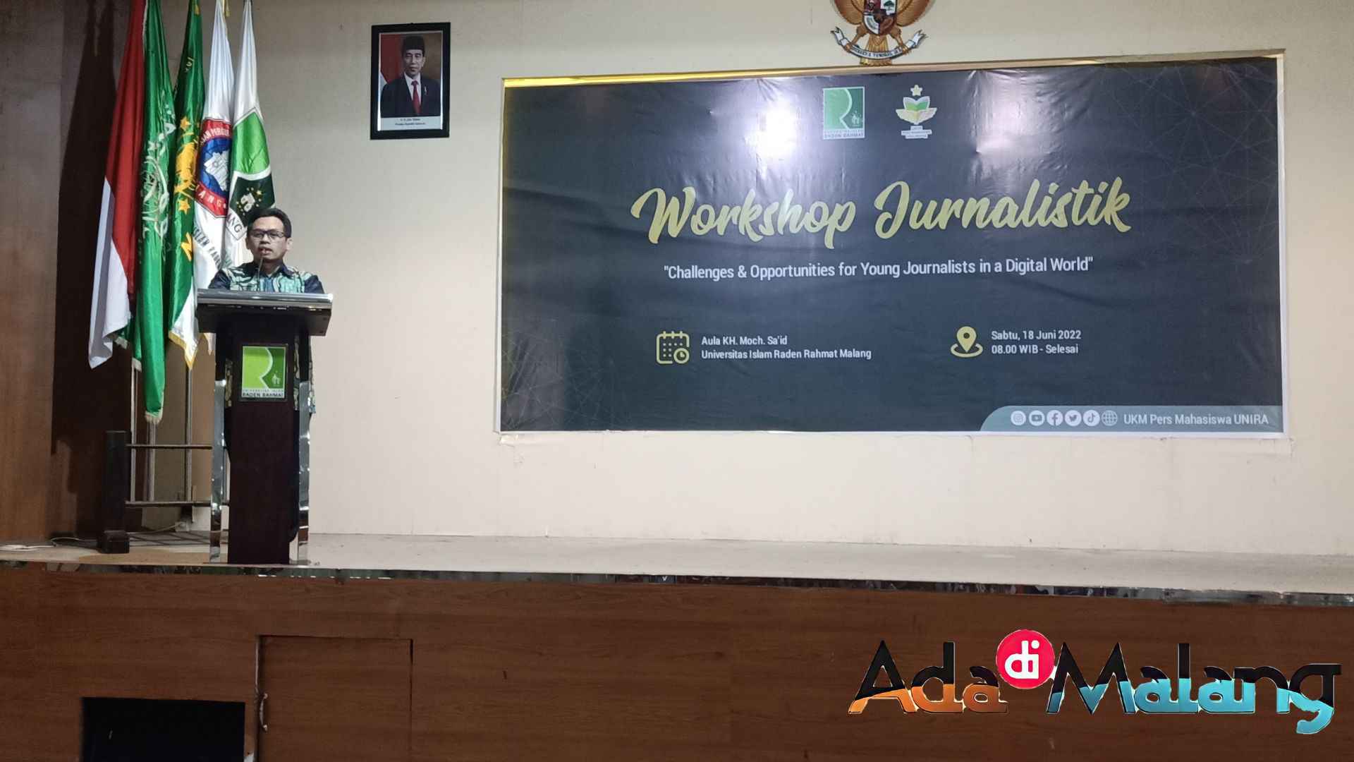 Wakil Rektor I Universitas Raden Rahmat (UNIRA) Malang, Dr. Soetomo, S.Ag., M.Sos mengapresiasi kegiatan UKM Pers Mahasiswa Unira Malang,