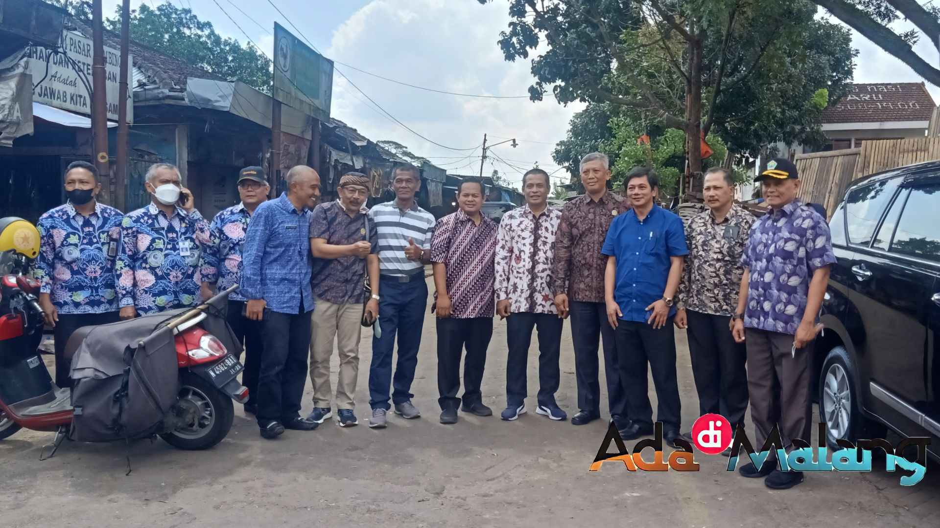 Dirut PT KIS, Diskopindag, Anggota DPRD Kota Malang dan Korsupgah KPK Wilayah 3.2 memantau situasi Pasar Blimbing (Foto : Agus Y ~ AdaDiMalang.com)