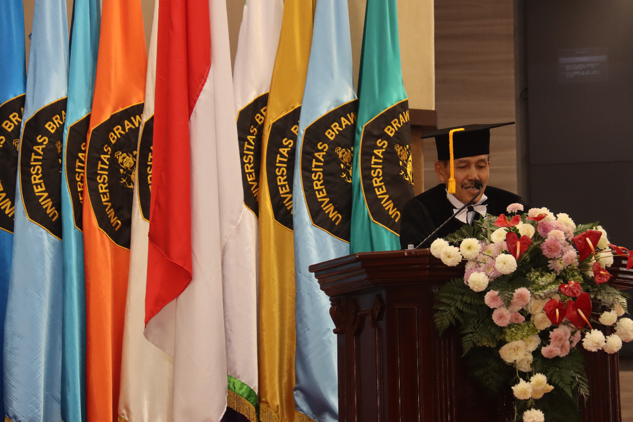 Prof. Dr. Ir. Abdul Wahib Muhaimin, MS saat menyampaikan orasi ilmiah saat pengukuhan dirinya menjadi Profesor Universitas Brawijaya