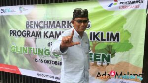 Pembina Lingkungan Tingkat Nasional, Ir H. Bambang Irianto saat berada di Rumah Prestasi 3G (Foto : AdaDiMalang.com/Agus Yuwono)