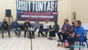 Wali Kota Malang, Drs H. Sutiaji mengunjungi Posko Gabungan Aremania di Gedung KNPI Kota Malang (Foto : AdaDiMalang.com/Agus Yuwono)