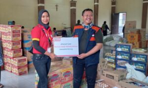 Melalui program Alfamart Care, berbagai bantuan paket sembako ataupun kebutuhan harian diberikan kepada masyarakat yang terdampak bencana banjir dan longsor di berbagai wilayah