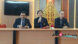 Dekan Fakultas Ilmu Administrasi Universitas Brawijaya (FIA UB), Assoc. Prof. Andy Fefta Wijaya, MDA., Ph.D memberikan pernyataan saat konferensi pers pagi tadi, Rabu (02/11/2022)