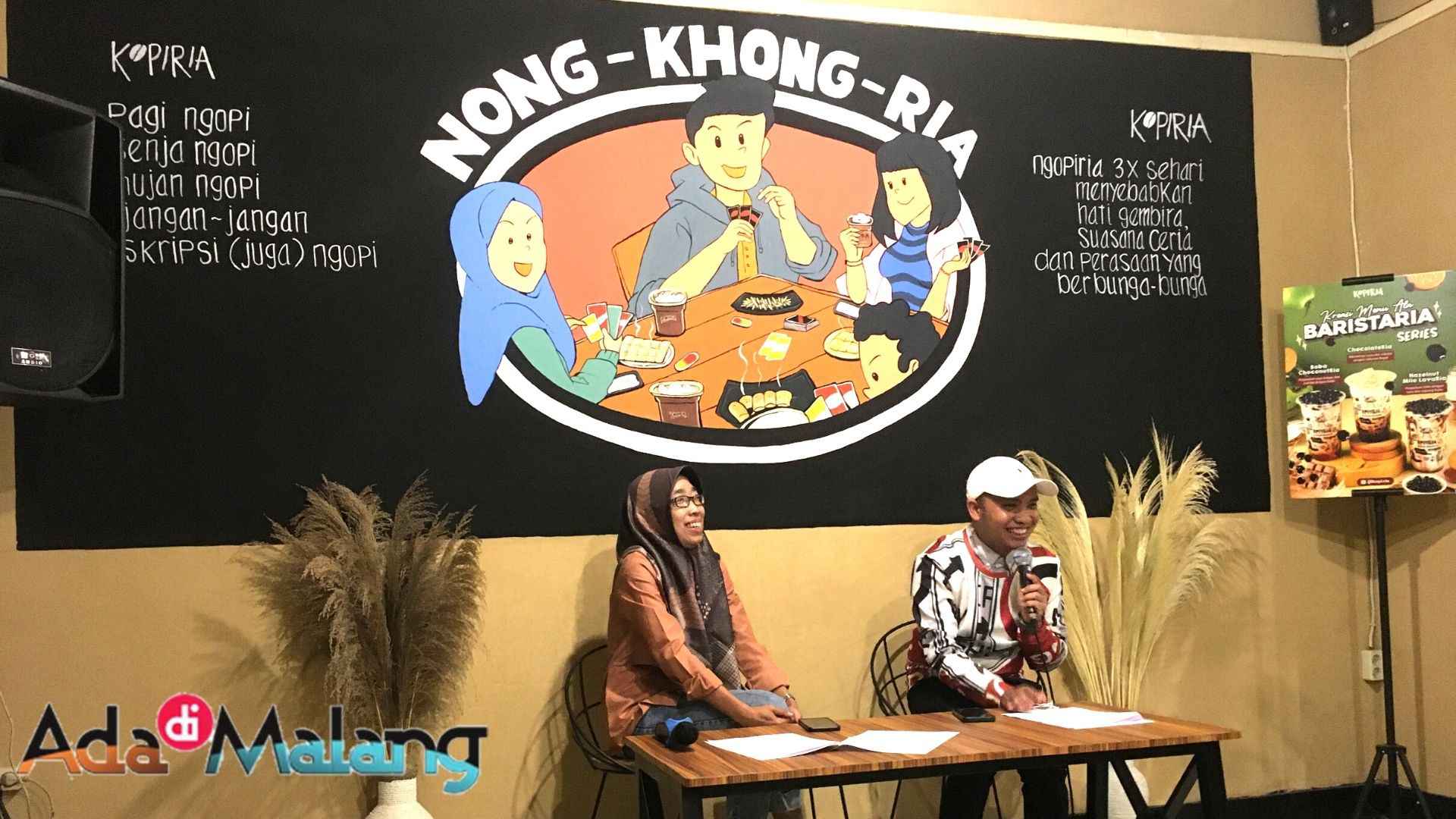 CO Kopiria Malang, Ayunie (Kiri) dan Marcom Kopiria Malang Amie saat Konferensi Pers (Foto : AdaDiMalang.com/Agus Yuwono)