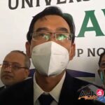 Rektor Universitas Brawijaya, Prof. Widodo, S.Si., M.Si., Ph.D. Med.Sc., saat memberikan keterangan kepada awak media (Foto : AdaDiMalang.com/Agus Yuwono)