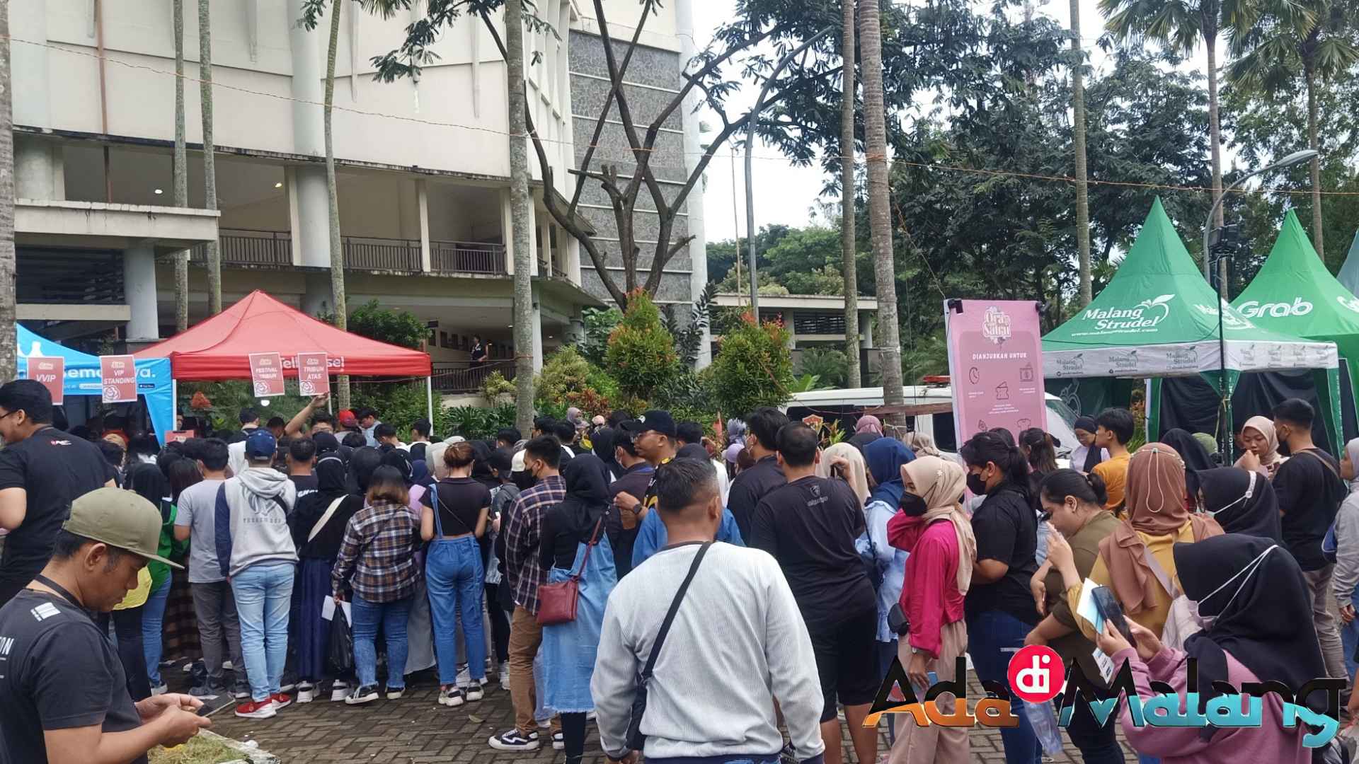 Antrean Penonton Sudah Mengular Meski Gate Belum Dibuka
