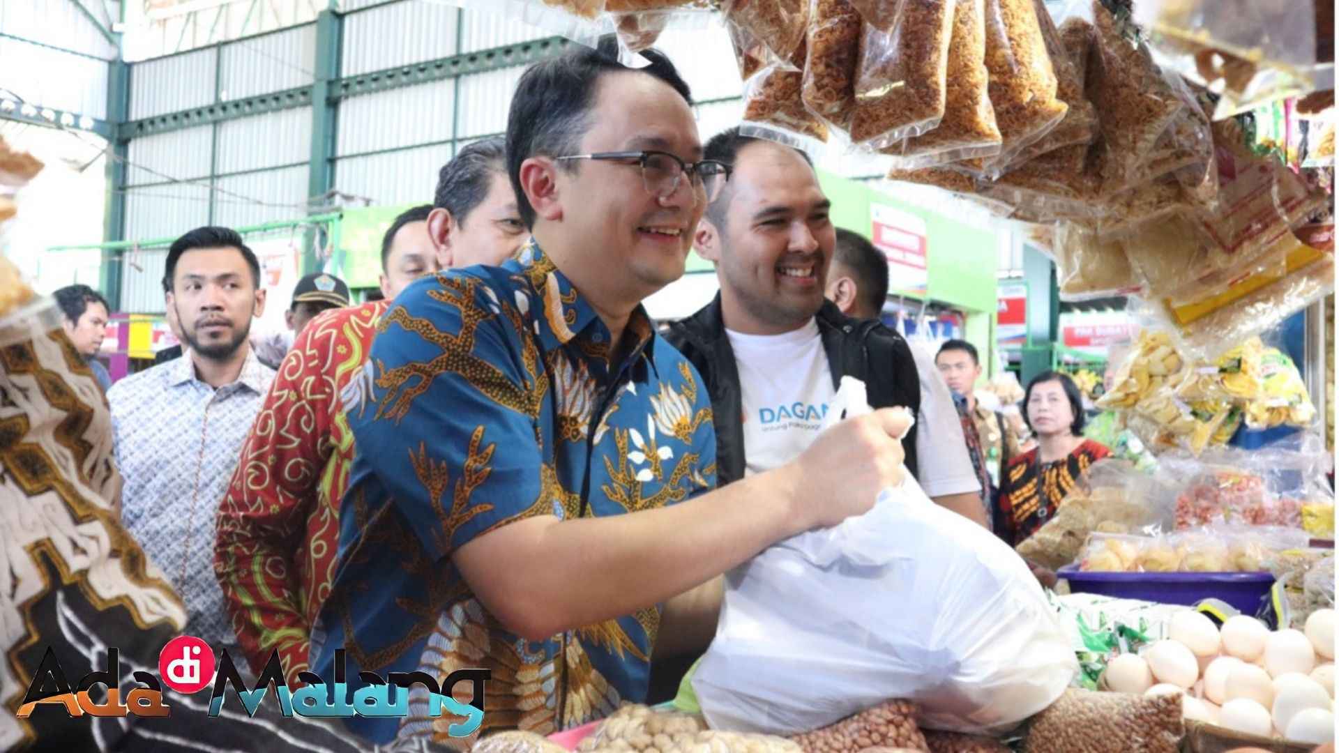 Wakil Menteri Perdagangan RI, Jerry Sambuaga saat berkunjung ke Pasar oro-Oro Dowo Kota Malang hari ini (Kamis (09/03/2023)
