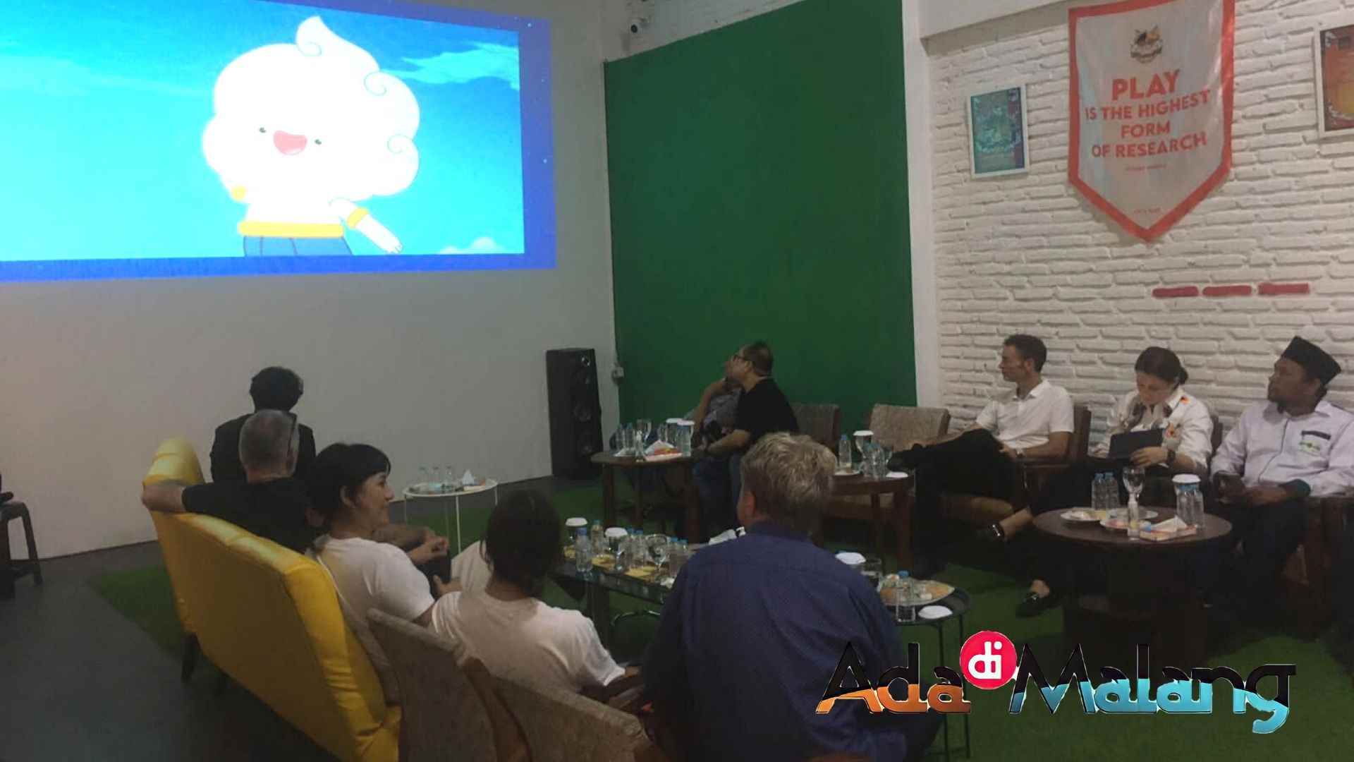Para produser Film dari Screen West Australia Barat share knowledge dengan pelaku industri kreatif di KEK Singosari (Foto : Agus Yuwono / AdaDiMalang.com) 