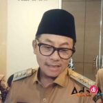 Wali Kota Malang, Drs H. Sutiaji saat memberikan keterangan kepada wartawan (Foto : Agus Yuwono / AdaDiMalang.com)
