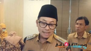 Wali Kota Malang, Drs H. Sutiaji saat memberikan keterangan kepada wartawan (Foto : Agus Yuwono / AdaDiMalang.com)