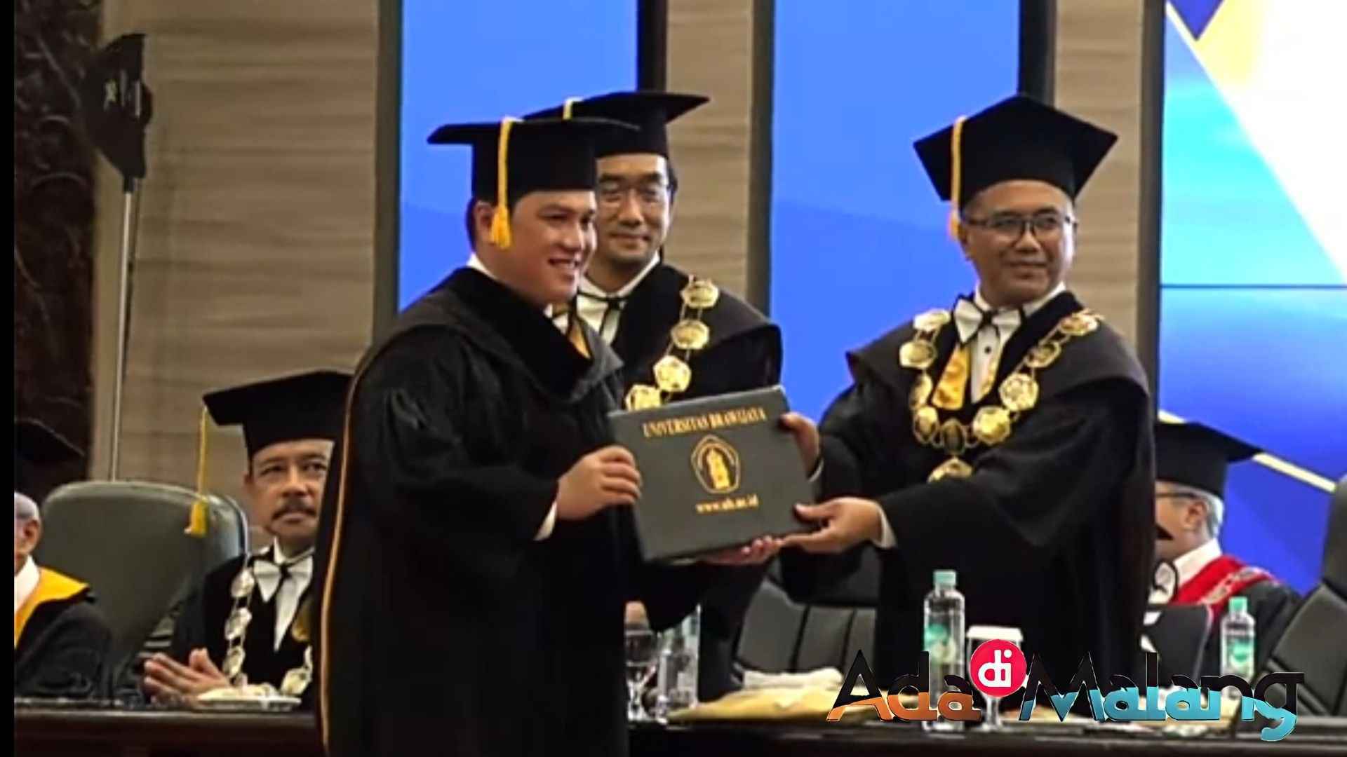 Menteri BUMN RI Erick Thohir saat menerima gelar Doktor Honoris Causa dari Senat Akademik Universitas Brawijaya
