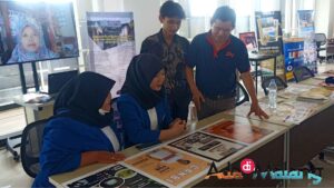 Asosiasi Akademi Ekonomi Kreatif yang beranggotakan akademisi berbagai Perguruan Tinggi melaksanakan pameran di gedung MCC selama 2 hari hingga hari ini (Foto : Agus Yuwono / AdaDiMalang.com)