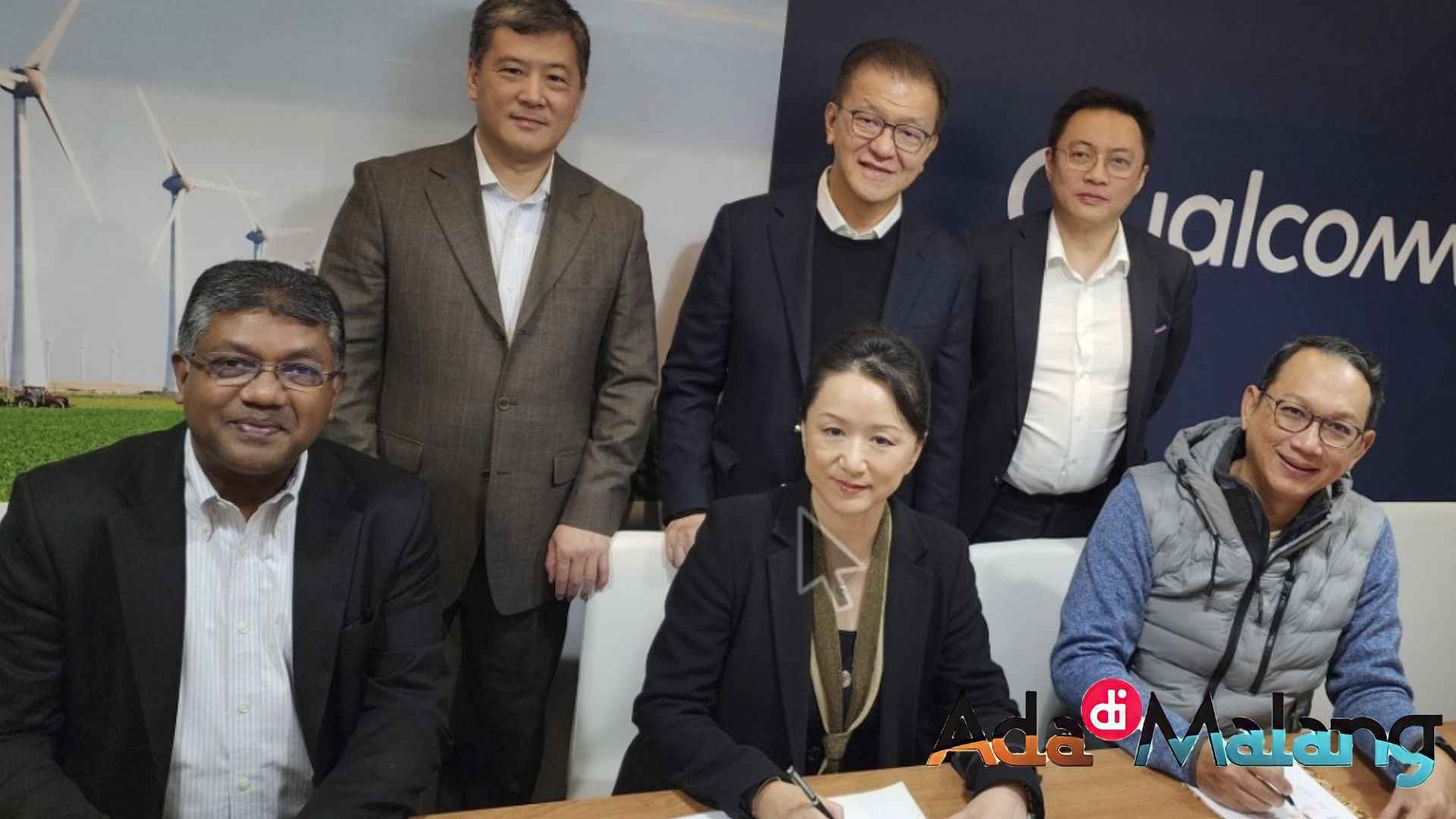 Perwakilan Smartfren dan Xingtera Inc. usai penandatanganan Nota Kesepahaman