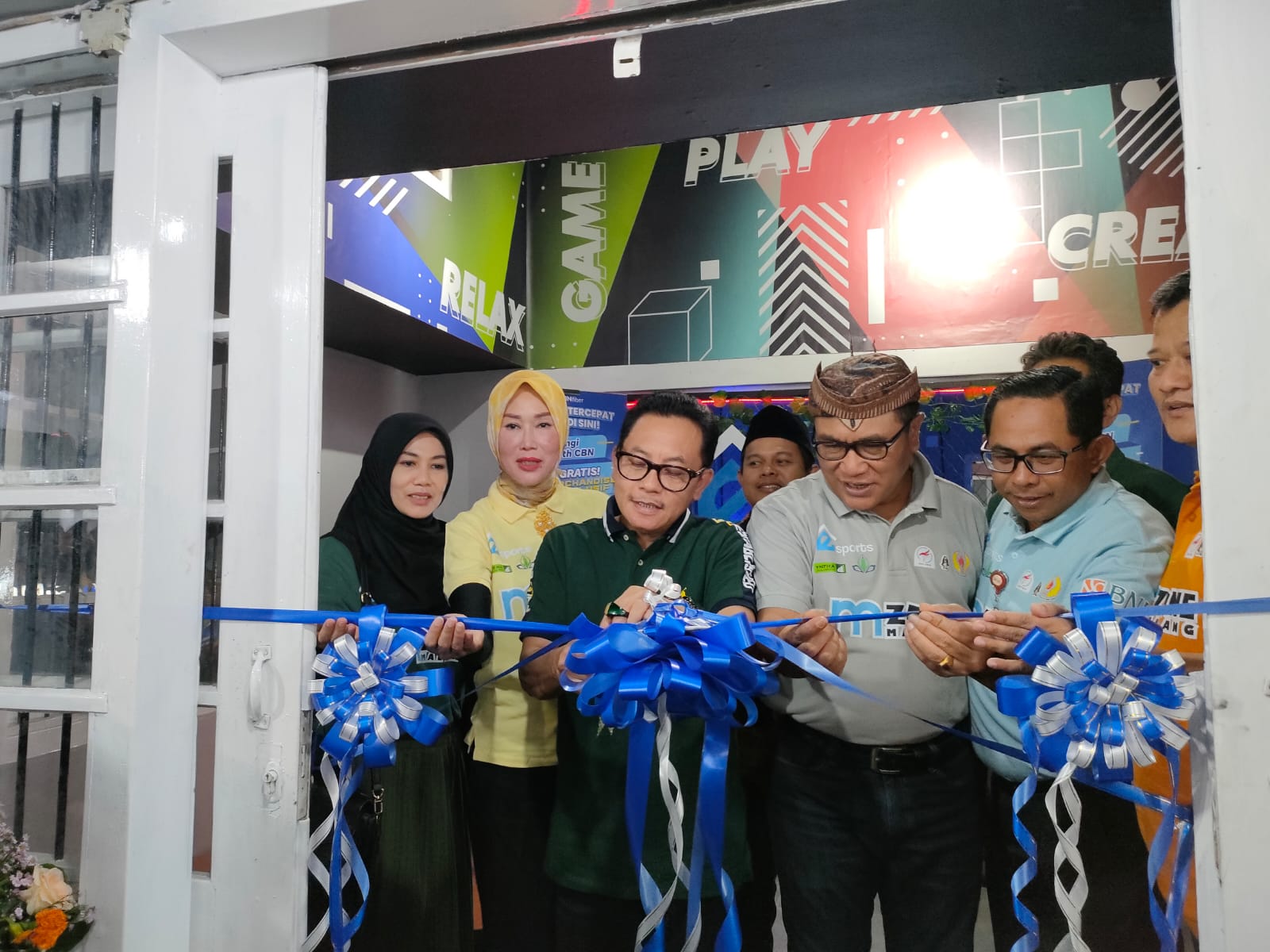 Wali Kota Malang bersama Wakil Wali Kota Malang bersama Kepala OJK Malang saat meresmikan M-Zone (Foto : Agus Yuwono / AdaDiMalang.com)