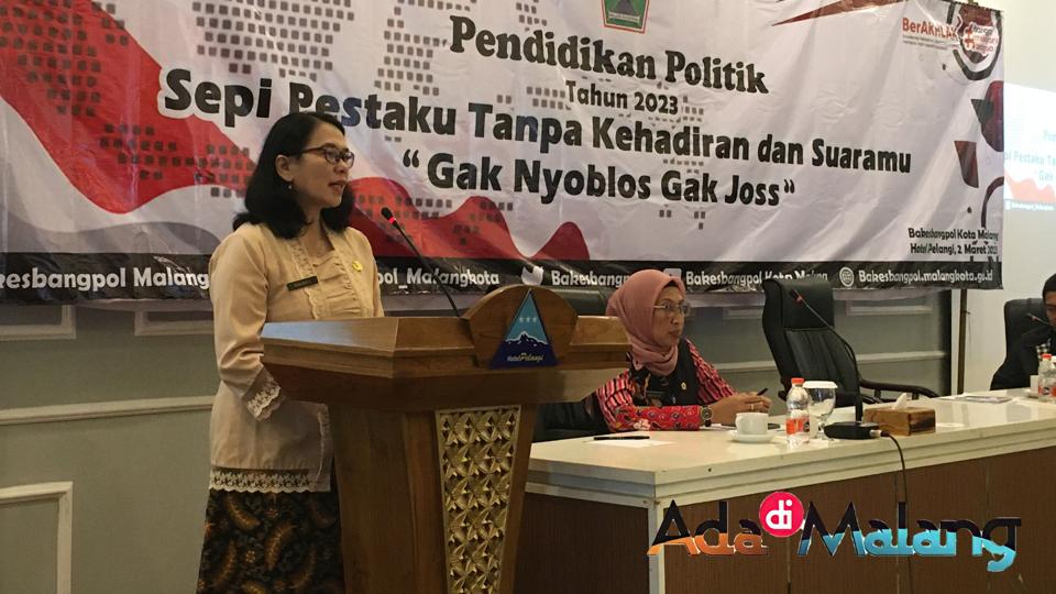 Kepala Bakesbangpol Kota Malang, Dra Rinawati, MM saat membuka kegiatan Pendidikan Politik bagi penyandang disabilitas Kota Malang