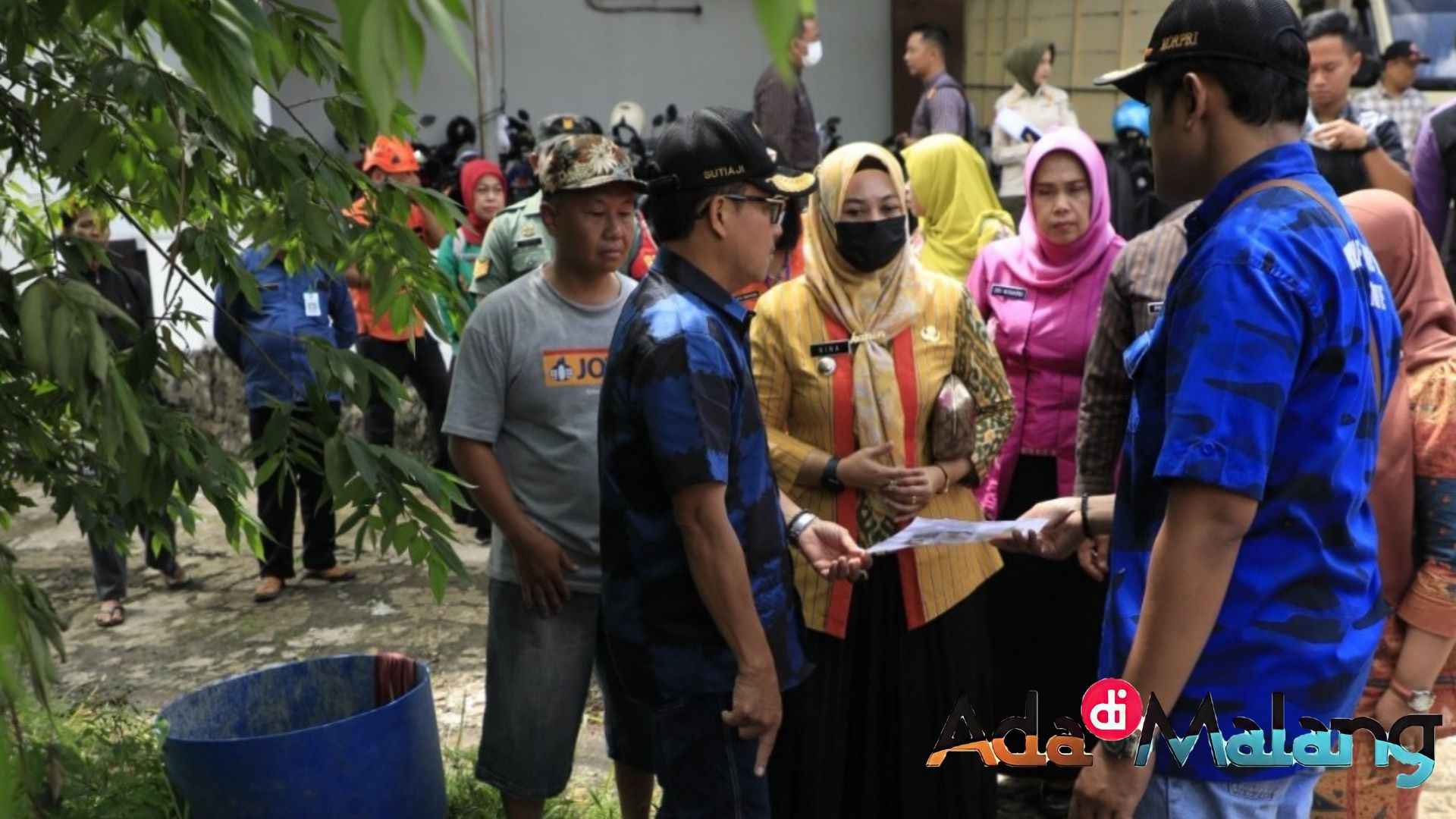Wali Kota Sutiaji langsung melakukan pengecekan ke lokasi banjir bersama jajaran terkait 