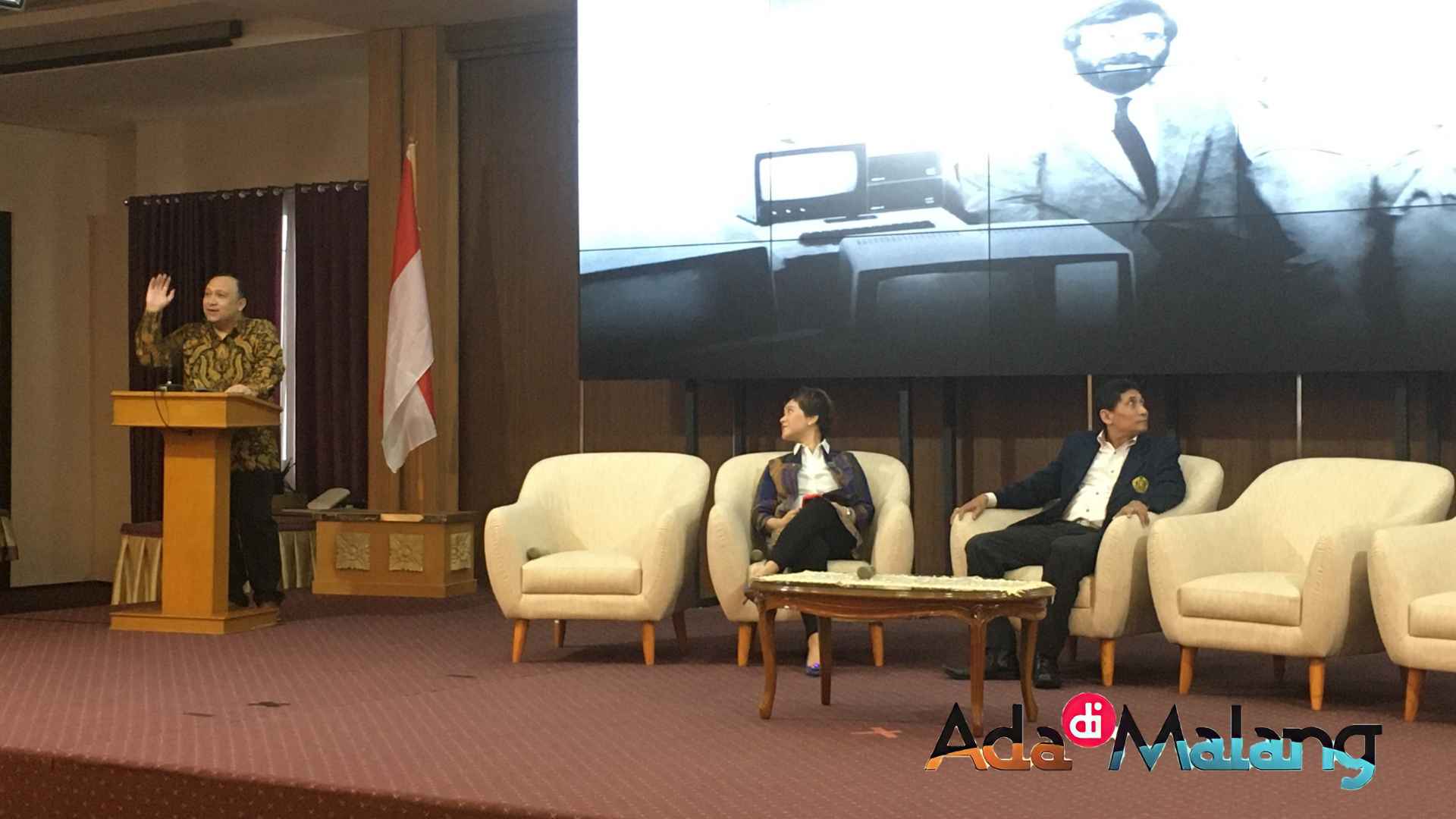 Presiden Direktur Microsoft Indonesia, Dharma Simorangkir saat mengisi Kuliah Tamu di UB (Foto : Agus Yuwono / AdaDiMalang.com)
