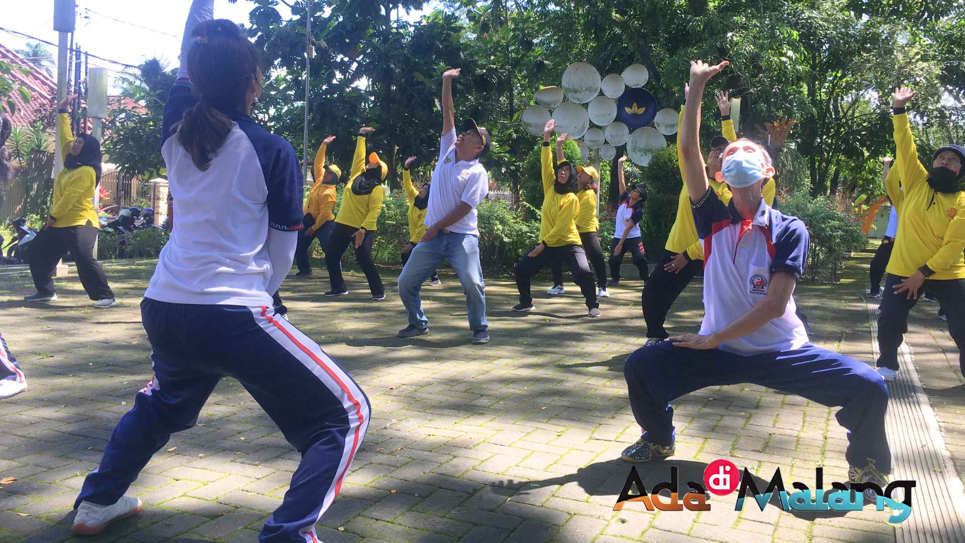 Anggota dan pengurus ADYTI Kota Malang saat berlatih di Taman Slamet Kota Malang beberapa waktu yang lalu (Foto : Agus Yuwono / AdaDiMalang.com)