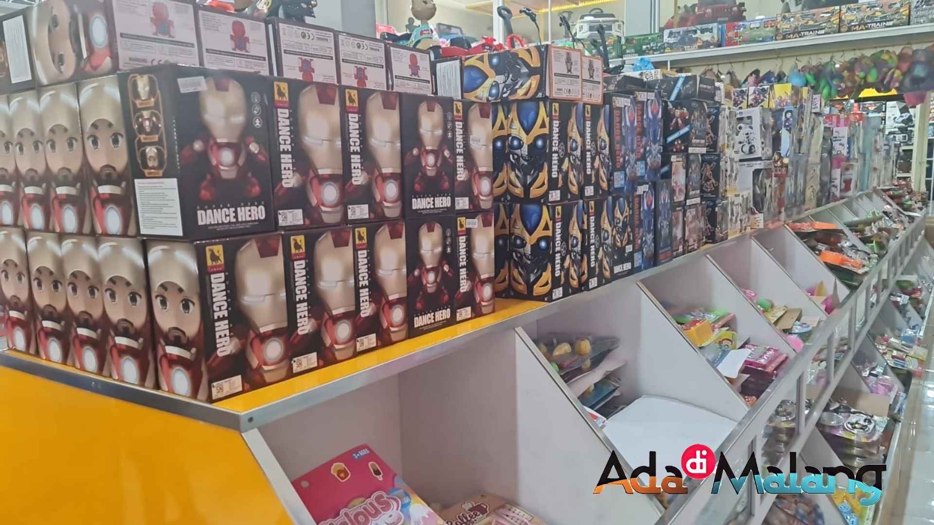 Ratusan jenis mainan dapat dipilih dengan harga yang sangat terjangkau di Toko Mainan Sion Toys kota Batu
