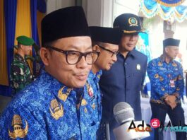 Wali Kota Malang, Drs H. Sutiaji saat memberikan keterangan kepada wartawan (Foto : Agus Yuwono / AdaDiMalang.com)