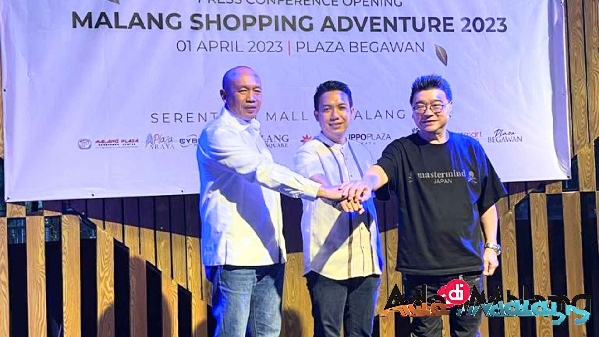 Kepala Diskopindag Kota Malang Eko Sri Yuliadi (kiri) bersama Ketua APPBI Malang Raya Suwanto (tengah) bersama Ketua APPBI Jawa Timur Sutandi Purnomosidi (kanan berkaos hitam) saat pembukaan Malang Shopping Adventure tahun 2023