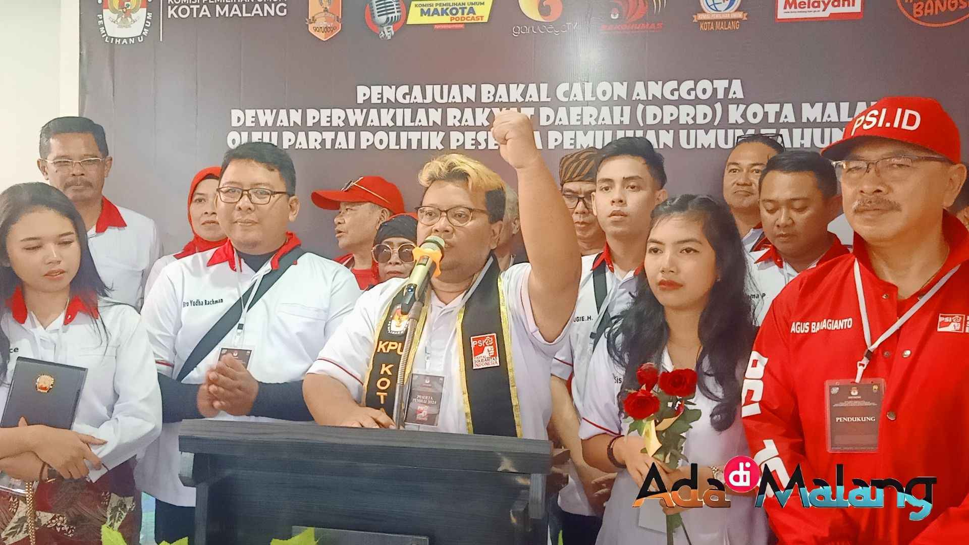 Bacaleg PSI Kota Malang Bagi Bunga Dan Naik Mikrolet Ke KPU Berharap Politikus Tetap Sederhana